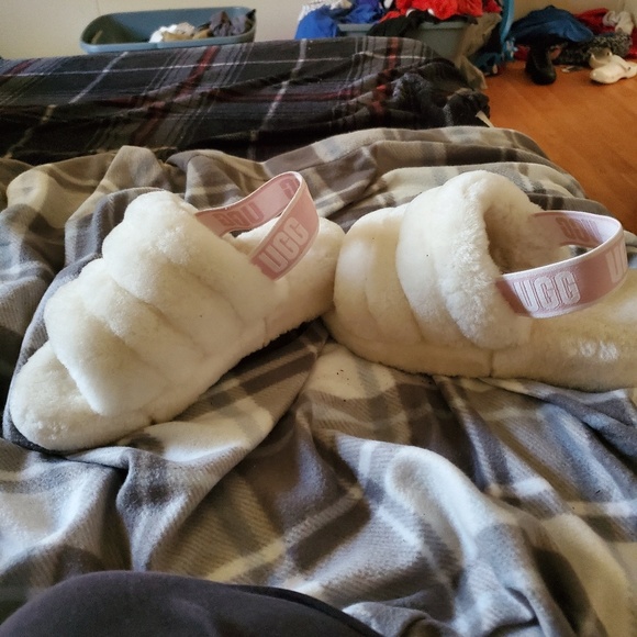 Shoes - Uggs sandals